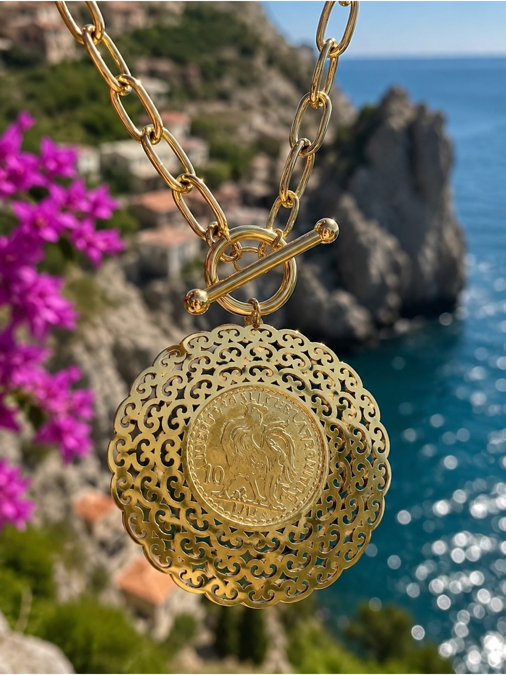 Gold tone Rooster carved Medallion Necklace - Picture 1 of 6